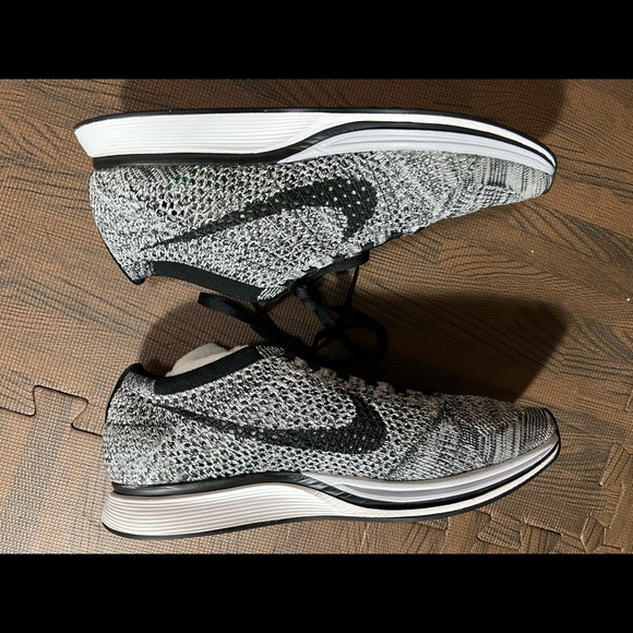 Nike Flyknit Racer Oreo Size 7.5 - Picture 3 of 5